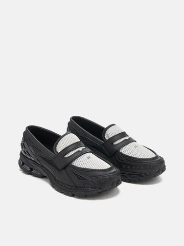 three quarter view of the NEW BALANCE 1906L Loafer Black/Angora