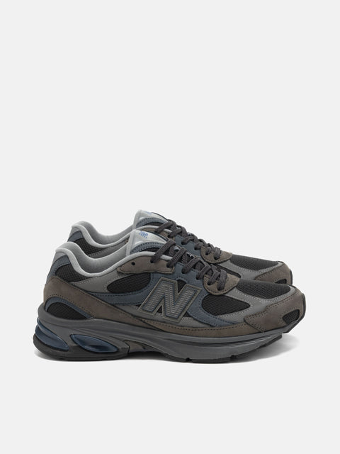 Side view of the NEW BALANCE Abzorb 2010 Tornado