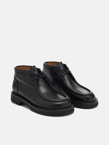 Three quarter view of the YUKETEN Wombatti GW SG Black x Black